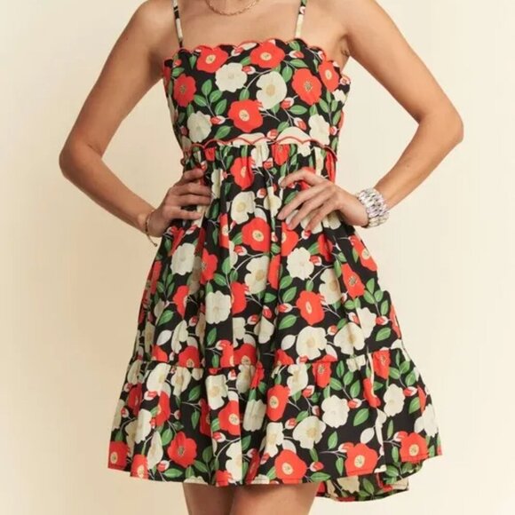 DAVI & DANI Dresses & Skirts - Davi & Dani Floral‎ Scalloped Cutout Back Mini Dress